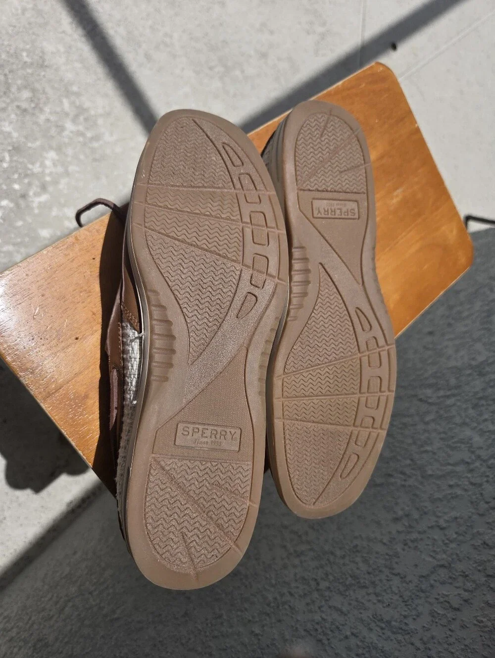 Sperry Women’s Tan/Brown Leather Deck Shoes Size 10